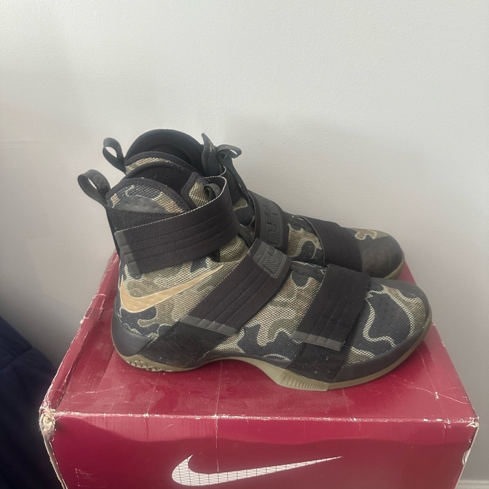 Lebron solder 10
